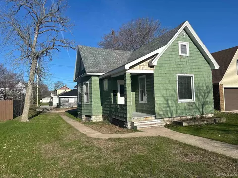 Exterior - 910 S 13th, Escanaba, MI 49829 photo 2 of 2