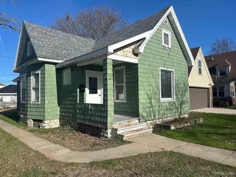 910 S 13th, Escanaba, MI 49829