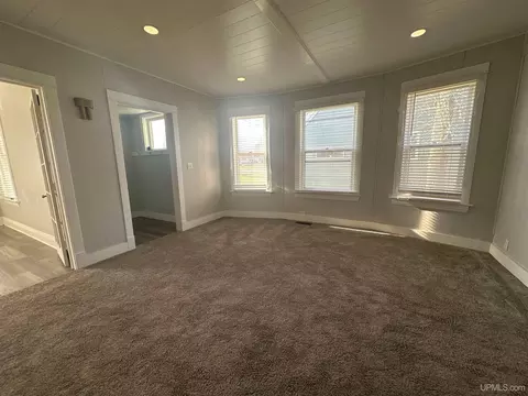 Living - 910 S 13th, Escanaba, MI 49829 photo 1 of 3
