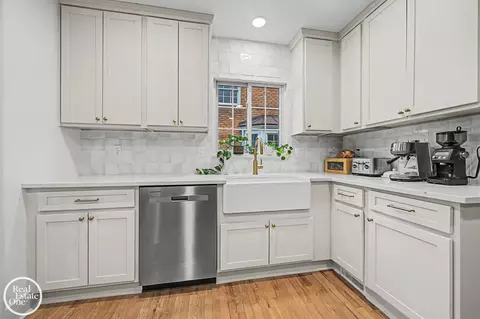 Kitchen - 256 Fisher, Grosse Pointe Farms, MI 48230 photo 3 of 5