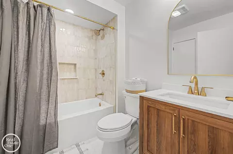 Bath - 256 Fisher, Grosse Pointe Farms, MI 48230 photo 2 of 4
