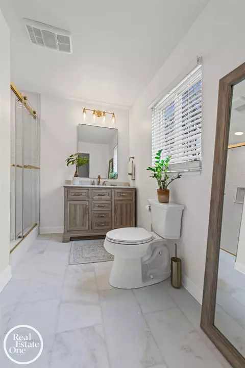 Bath - 256 Fisher, Grosse Pointe Farms, MI 48230 photo 3 of 4