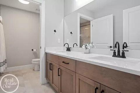 Bath - 24487 Brookshire, Macomb, MI 48042 photo 5 of 6