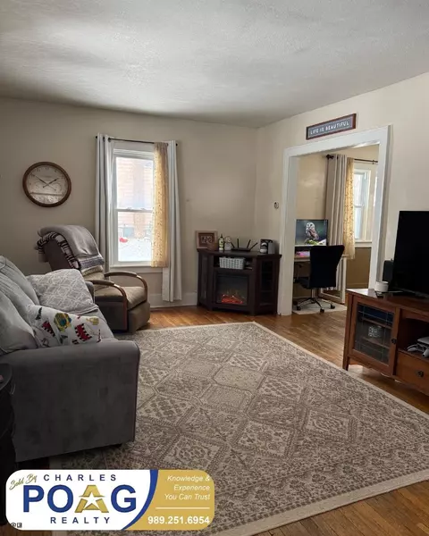 Living - 315 Prindle, Owosso, MI 48867 photo 2 of 4