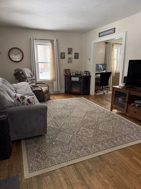 Living - 315 Prindle, Owosso, MI 48867 photo 4 of 4