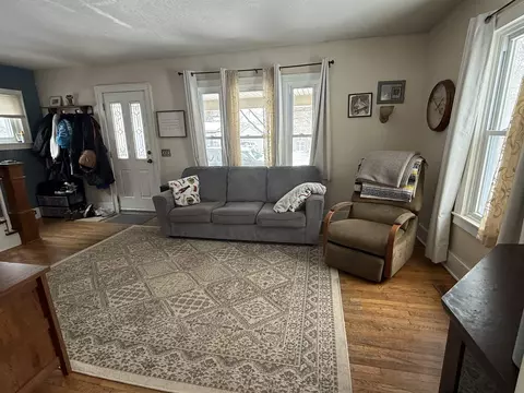 Living - 315 Prindle, Owosso, MI 48867 photo 1 of 4