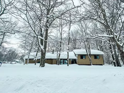 24 Stonegate, Marquette, MI 49855