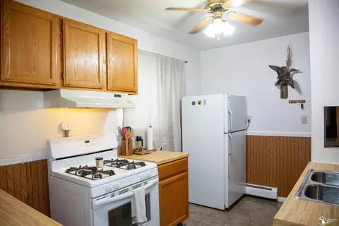 Kitchen - 11859 Grant, Riverview, MI 48193 photo 3 of 3