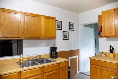Kitchen - 11859 Grant, Riverview, MI 48193 photo 2 of 3