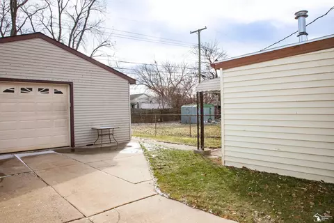 Exterior - 11859 Grant, Riverview, MI 48193 photo 5 of 10