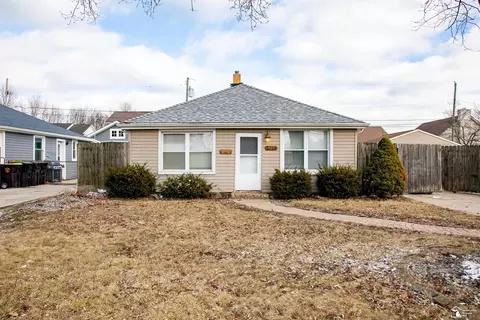 5323 Lathrop, Trenton, MI 48183