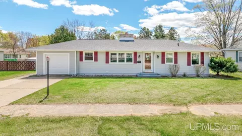 1605 S 17th, Escanaba, MI 49829