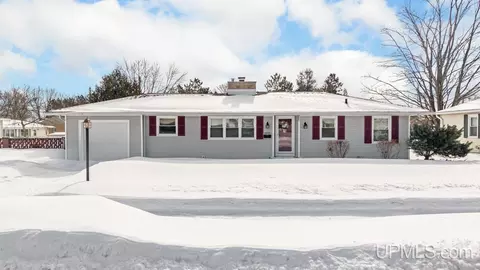 1605 S 17th, Escanaba, MI 49829