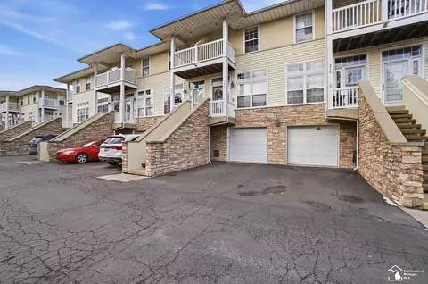 208 Beachwalk, Luna Pier, MI 48157