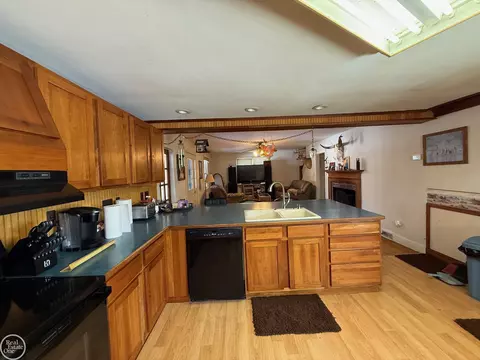 Kitchen - 78730 Brown, Bruce, MI 48065 photo 4 of 7