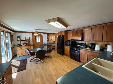 Kitchen - 78730 Brown, Bruce, MI 48065 photo 6 of 7