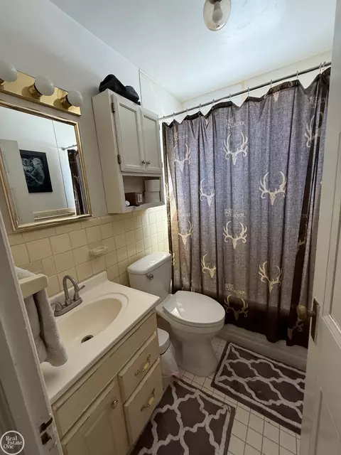 Bath - 78730 Brown, Bruce, MI 48065 photo 1 of 3