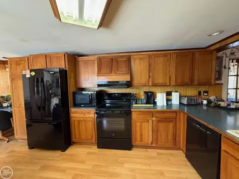 Kitchen - 78730 Brown, Bruce, MI 48065 photo 5 of 7