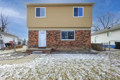 19944 Fenton, Roseville, MI 48066