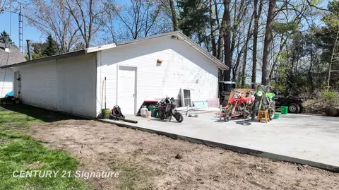 Exterior - 11345 Potter, Flushing, MI 48433 photo 6 of 15