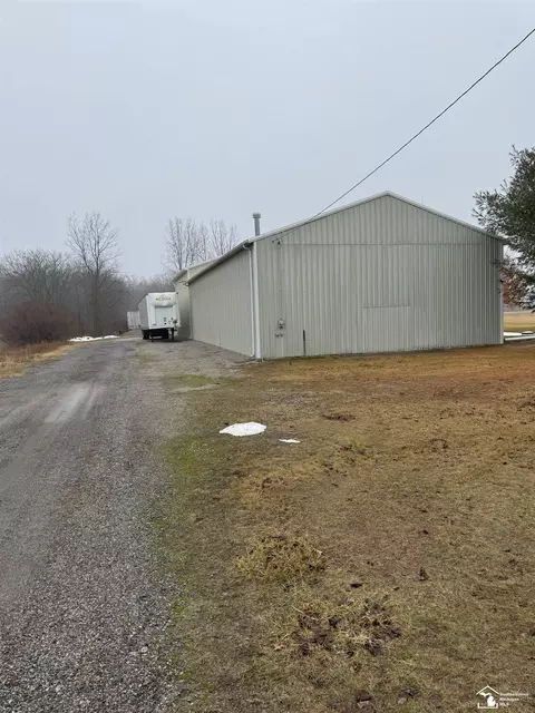 3791 W Albain, Monroe, MI 48161 photo 2