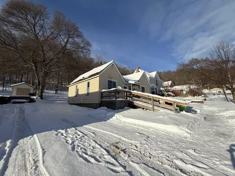 909 W Superior, Munising, MI 49862