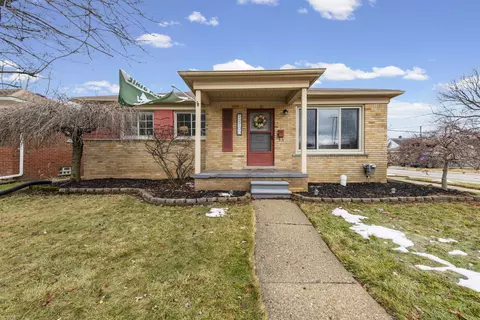 22700 Harper Lk, Saint Clair Shores, MI 48080