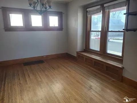 Living - 702 N Monroe, Monroe, MI 48162 photo 3 of 4
