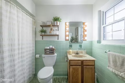 Bath - 4253 Potter, Flint, MI 48506 photo 1 of 2