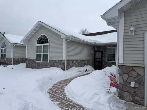 7516 S Lake Bluff 05 #11, Gladstone, MI 49837