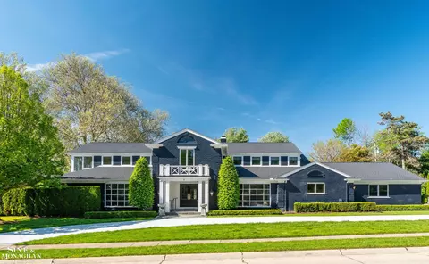 89 Lake Shr, Grosse Pointe Farms, MI 48236