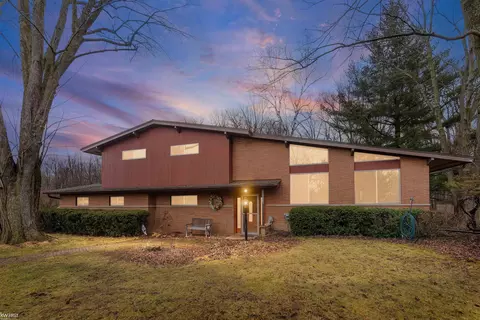 6243 Meadowwood, Grand Blanc, MI 48439