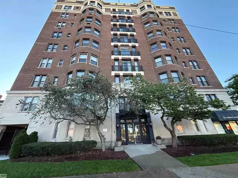 2900 E Jefferson #C4, Detroit, MI 48207