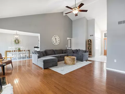 Living - 48670 Arnold, Macomb, MI 48044 photo 4 of 5