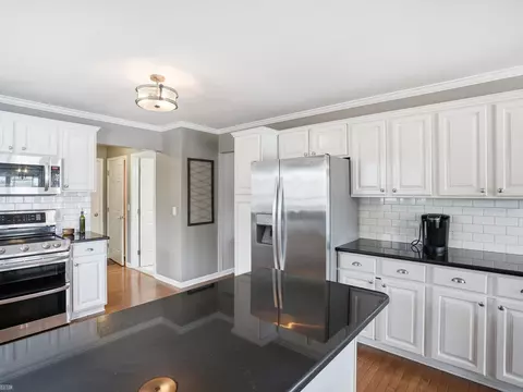 Kitchen - 48670 Arnold, Macomb, MI 48044 photo 3 of 4