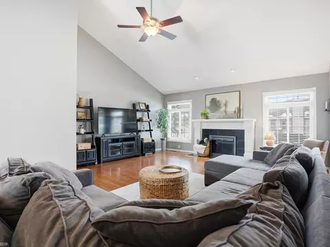 Living - 48670 Arnold, Macomb, MI 48044 photo 2 of 5