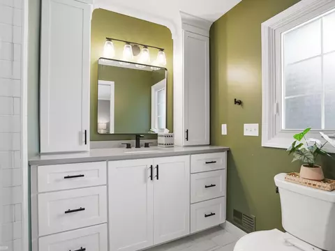 Bath - 48670 Arnold, Macomb, MI 48044 photo 2 of 4