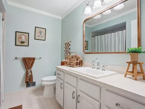 Bath - 48670 Arnold, Macomb, MI 48044 photo 4 of 4