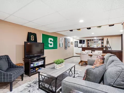 Living - 48670 Arnold, Macomb, MI 48044 photo 5 of 5