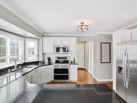 Kitchen - 48670 Arnold, Macomb, MI 48044 photo 2 of 4
