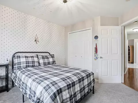 Bedroom - 48670 Arnold, Macomb, MI 48044 photo 4 of 6