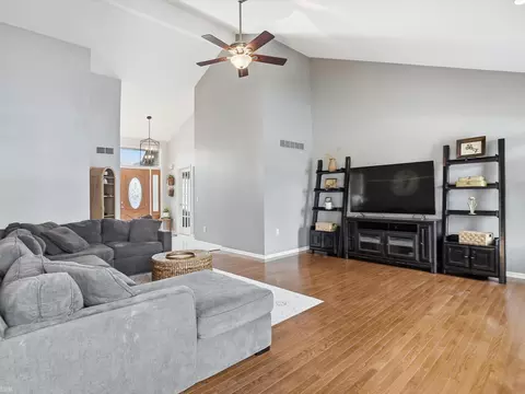 Living - 48670 Arnold, Macomb, MI 48044 photo 3 of 5