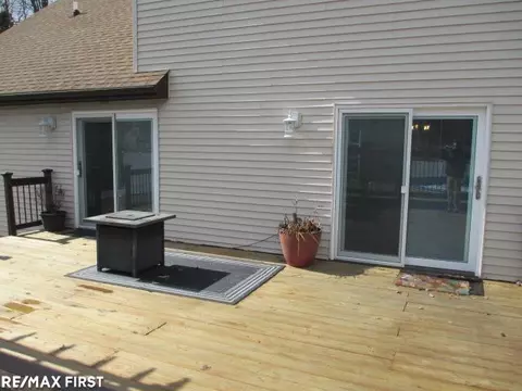 Exterior - 7322 Silo Mdws, Temperance, MI 48182 photo 5 of 10