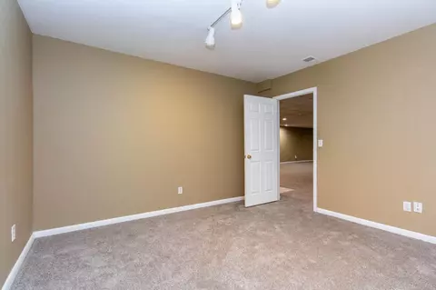Bedroom - 50643 Hillside, Macomb, MI 48044 photo 6 of 6