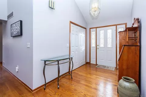 Entry Way - 50643 Hillside, Macomb, MI 48044 photo 3 of 4
