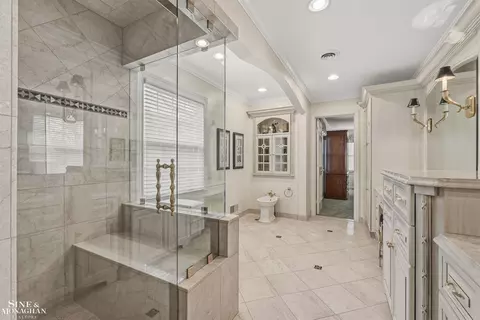 Bath - 551 Renaud, Grosse Pointe Woods, MI 48236 photo 5 of 9