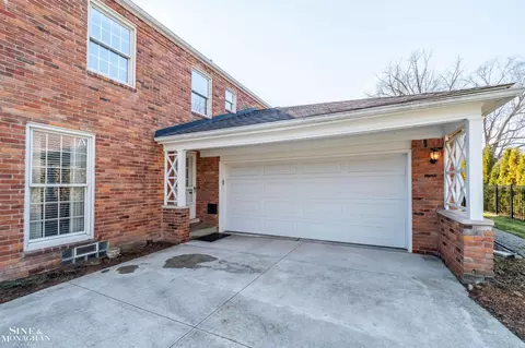 Exterior - 551 Renaud, Grosse Pointe Woods, MI 48236 photo 7 of 8