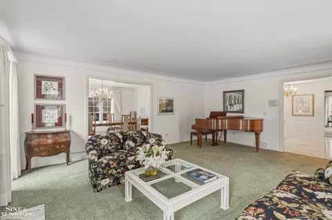 Living - 551 Renaud, Grosse Pointe Woods, MI 48236 photo 2 of 7