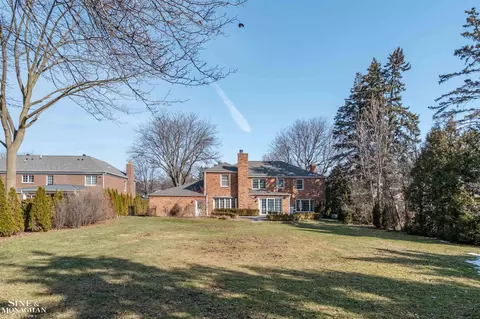 Exterior - 551 Renaud, Grosse Pointe Woods, MI 48236 photo 6 of 8