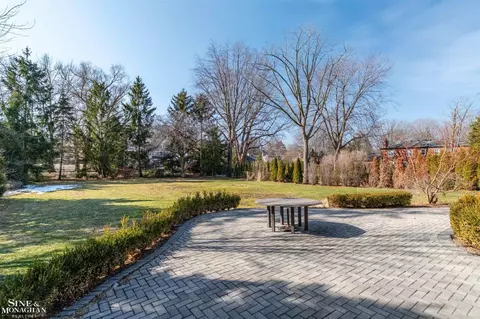 Exterior - 551 Renaud, Grosse Pointe Woods, MI 48236 photo 3 of 8